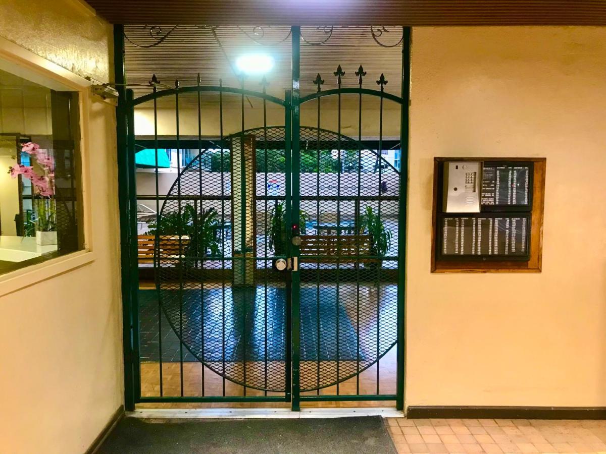 Waikiki 2 Bedrooms, 1 Bath, Free Parking, Sleep 6 Гонолулу Экстерьер фото